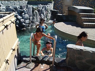 勝浦ホテル三日月スカイスパゾーンの天空露天風呂