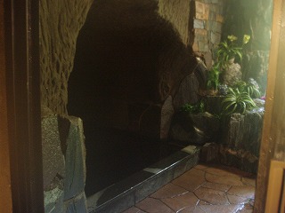 天然サウナの女湯洞窟風呂