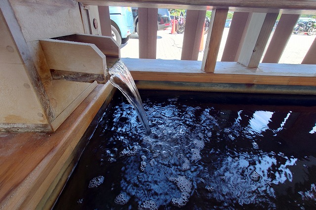 足湯の湯口