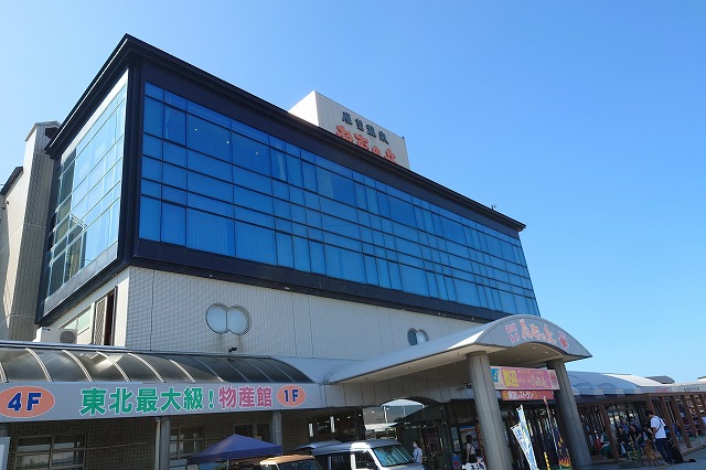 ねむの丘の温泉と物産館の建物