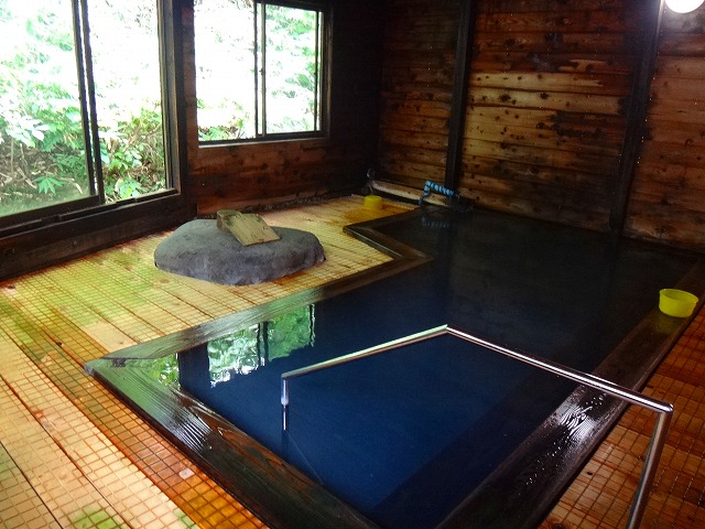 蟹場温泉の木風呂の温泉