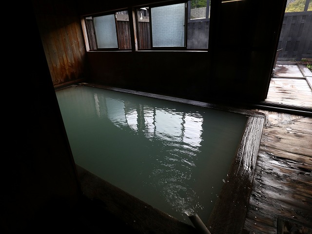 黒湯温泉の「下の湯」内湯