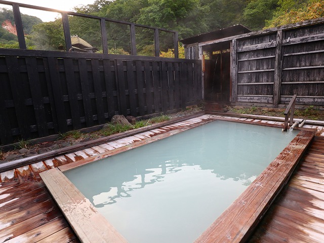 黒湯温泉「下の湯」の露天風呂