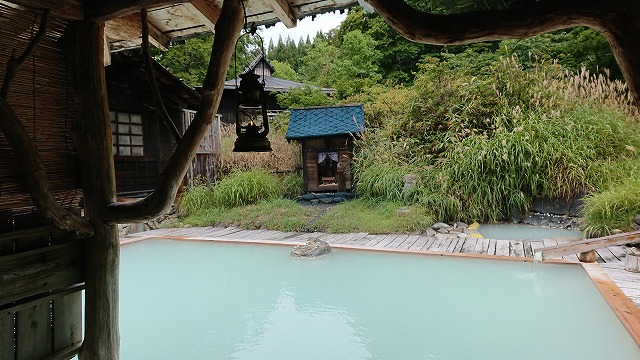 鶴の湯温泉の女性用露天風呂
