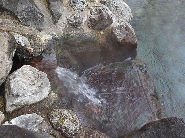 森吉山荘の露天風呂湯口