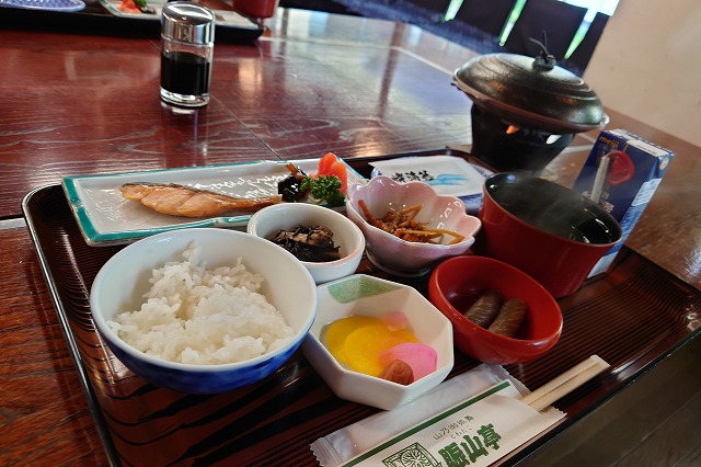 とわだこ賑山亭の朝食