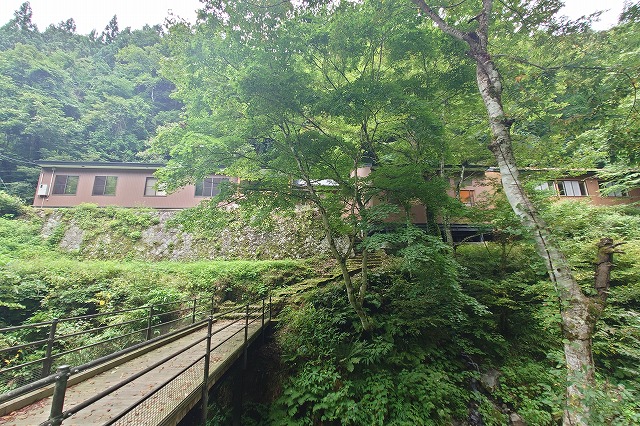 日勝館の橋