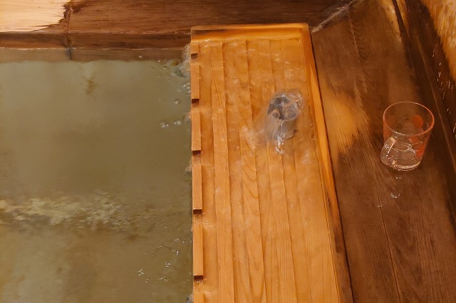 湯口とコップ