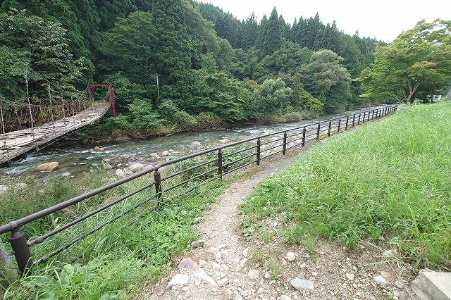 川原に降りれるところを探す