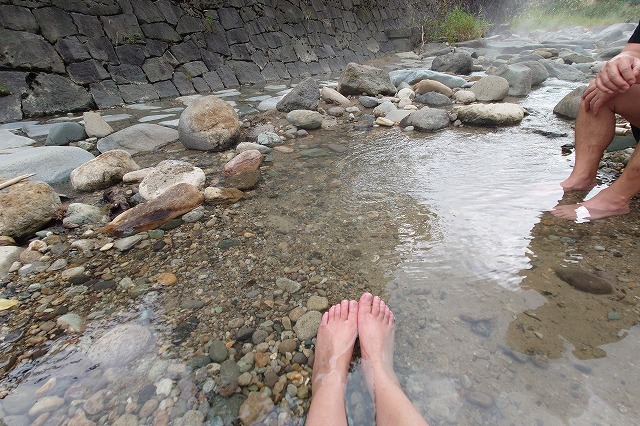 足湯の完成