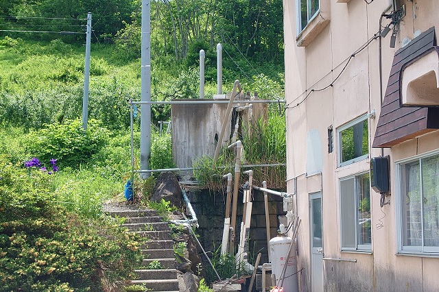 新岡温泉の温泉タンク？