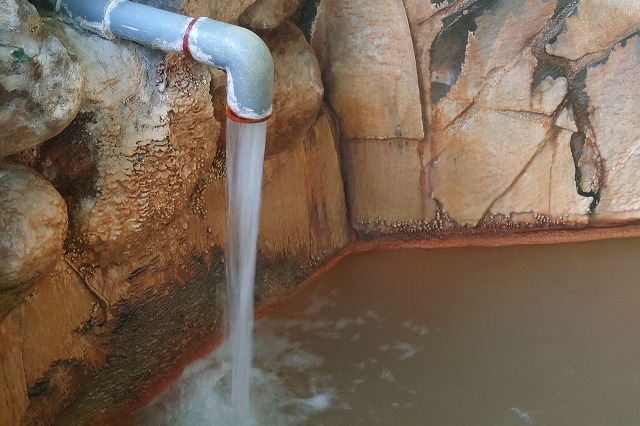 百沢温泉の湯口