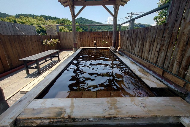 七里川温泉の露天風呂