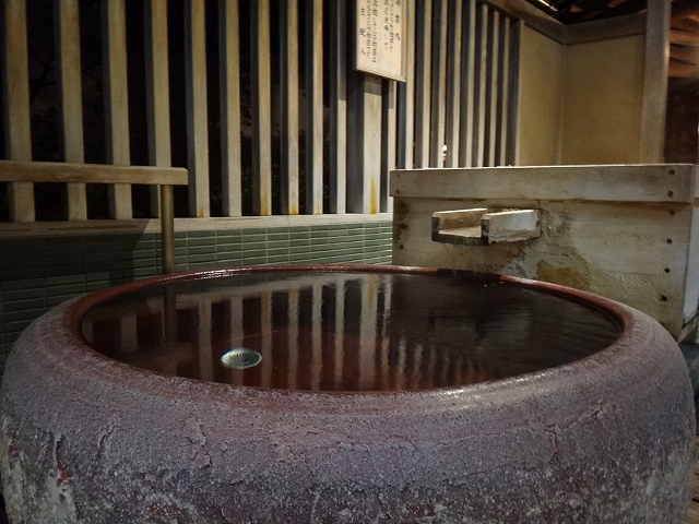 あわら温泉清風荘の陶器風呂