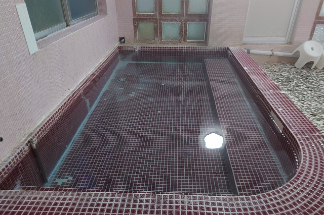 市営源泉の浴槽