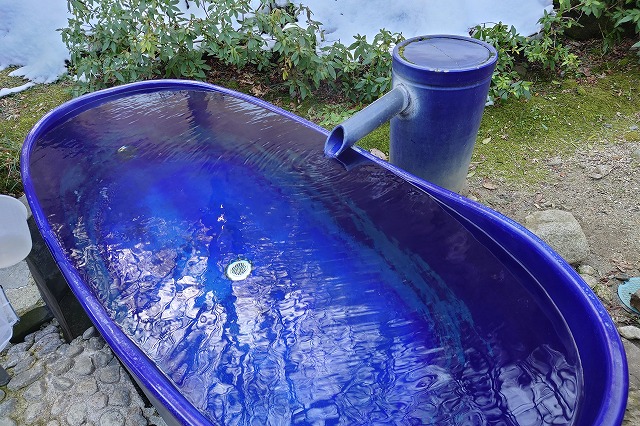 青い陶器風呂