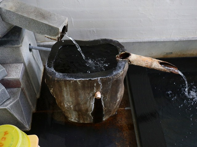 「與右衛門の湯」の湯口