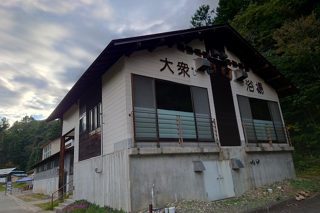 桧原ふれあい温泉湖望の外観