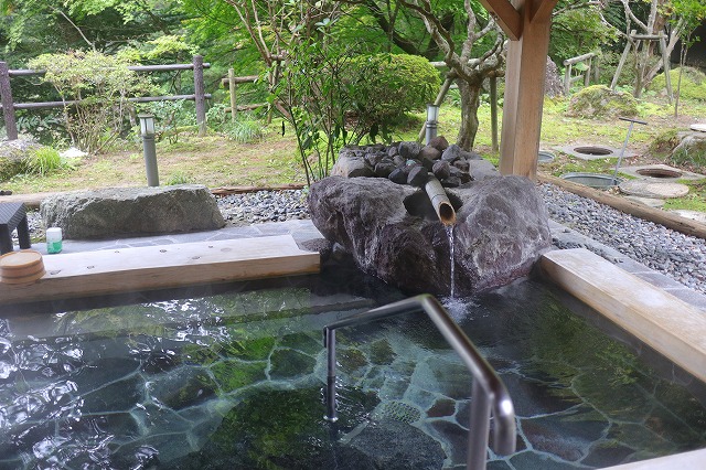 露天風呂の湯口