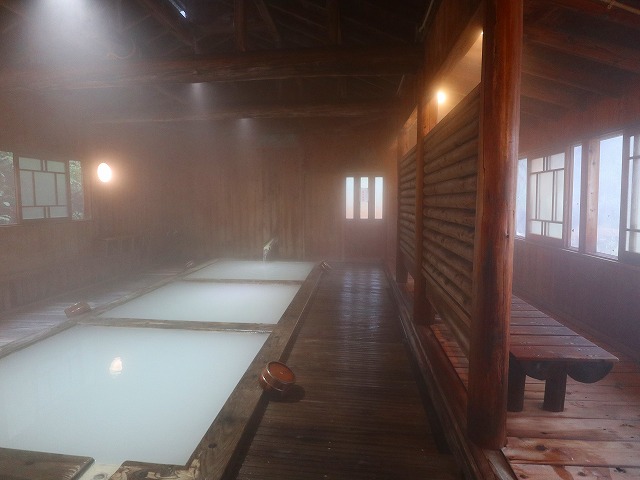 野地温泉ホテルの朝の千寿の湯