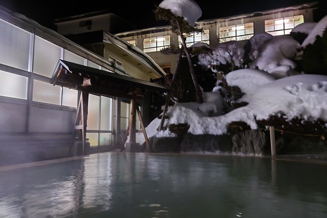 花見屋旅館の日本庭園大露天風呂