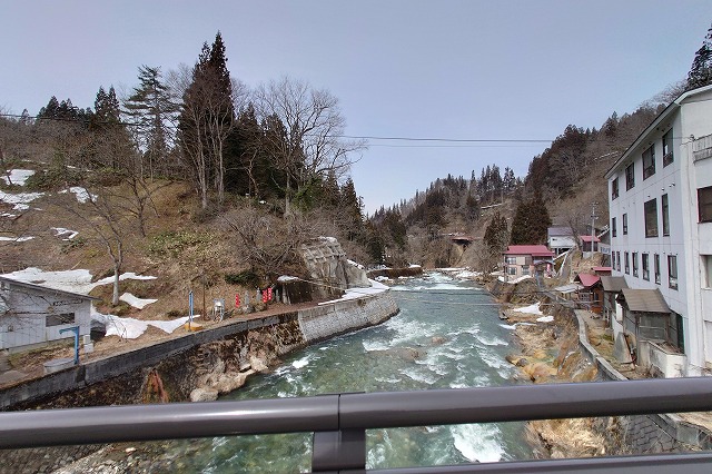 右に八町温泉、左に玉梨温泉