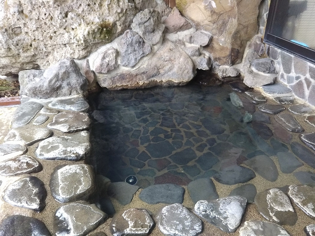 弥五島温泉 郷の湯の男湯露天風呂