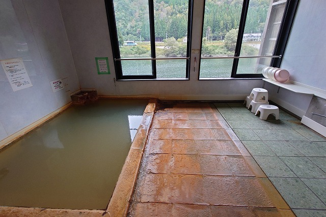 湯倉温泉共同浴場