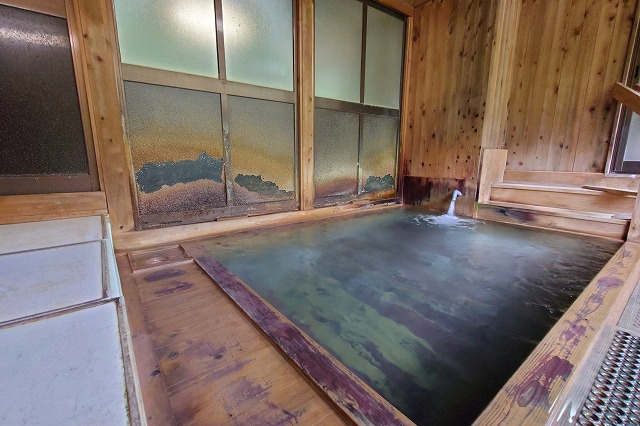 微温湯温泉の浴室