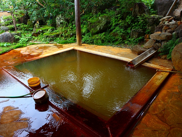 鷲倉温泉高原旅館の岩根の湯の女湯露天風呂