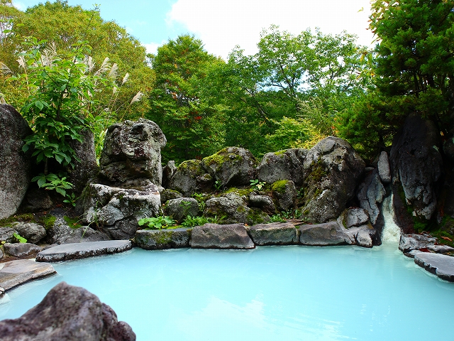 幕川温泉吉倉屋旅館の内湯の隣の露天風呂