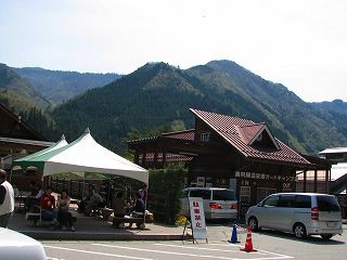 奥飛騨温泉郷オートキャンプ場の入口