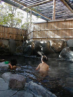 ハルナ温泉スパハウスの露天風呂