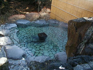 亀沢温泉センターの露天風呂