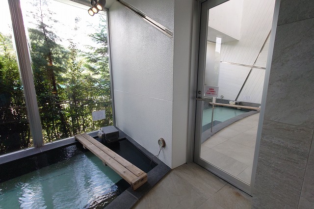 内湯と露天風呂
