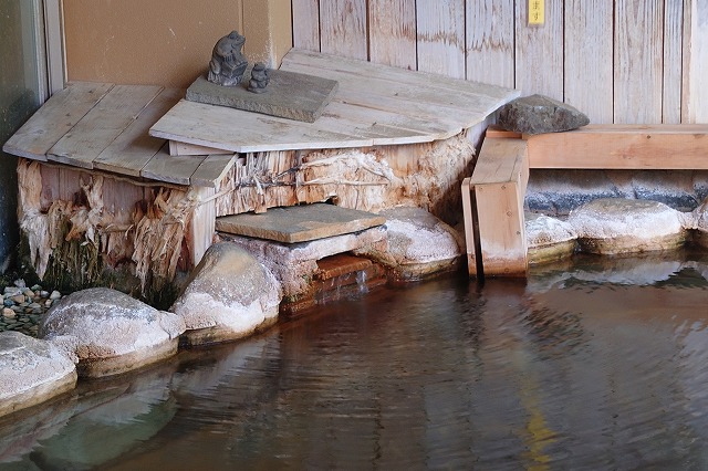 露天風呂の湯口