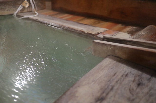 伝統湯地蔵の湯口