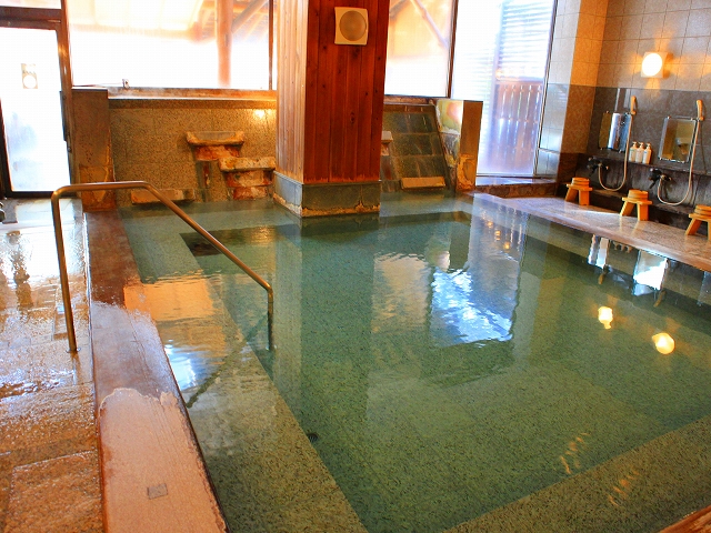 草津ホテルの大きい方の内湯