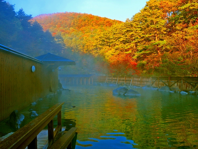 紅葉の西の河原露天風呂