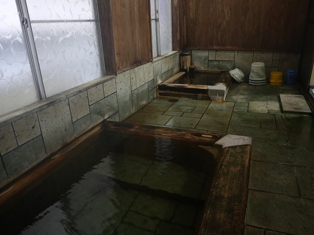 水上温泉　山楽荘の女湯の二つの浴槽