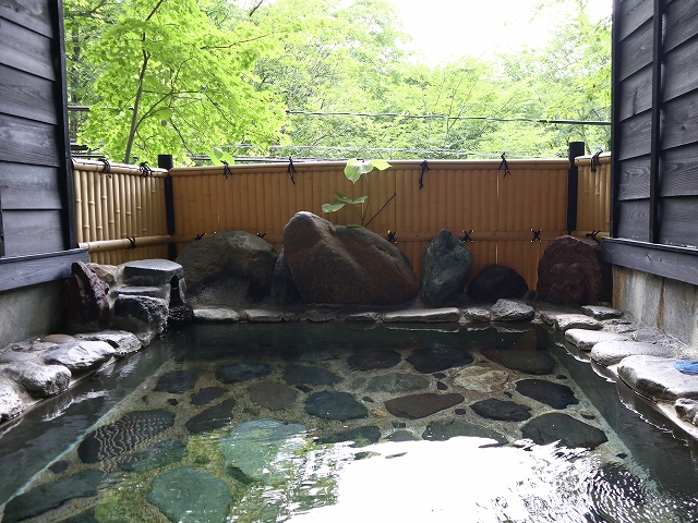 湯の小屋温泉 照葉荘の露天風呂