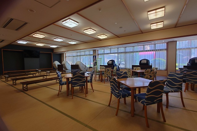 大広間休憩室のテーブル席