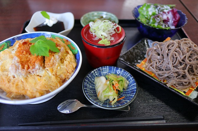 妙義ふれあいプラザのカツ丼と蕎麦