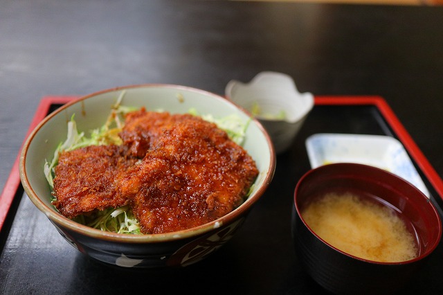 つつじ苑のソースカツ丼