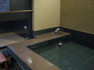 湯端温泉の受付棟の浴室