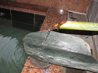 湯端温泉の源泉湯口