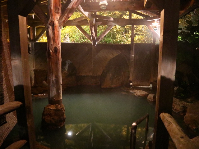 湧駒荘の露天風呂