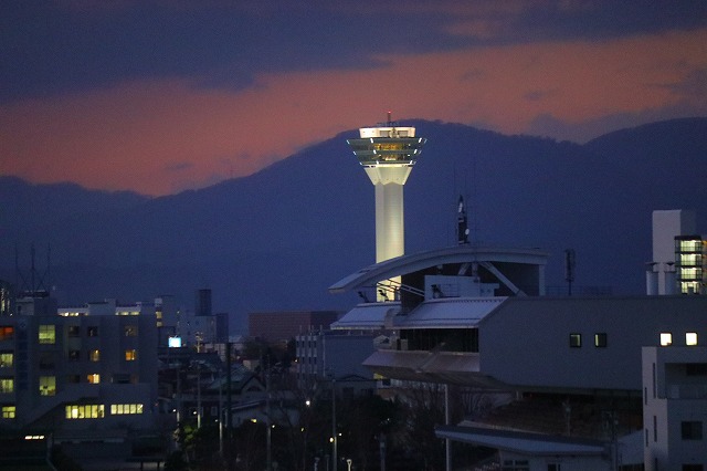 夕暮れの五稜郭タワー