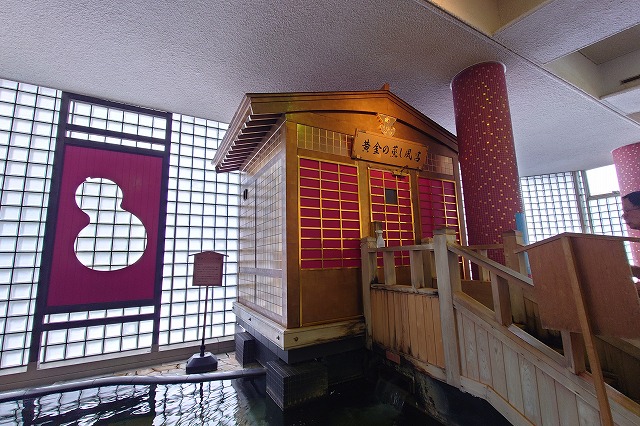 女湯の黄金の蒸し風呂