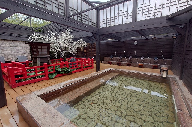 湯ふね庭園の露天風呂